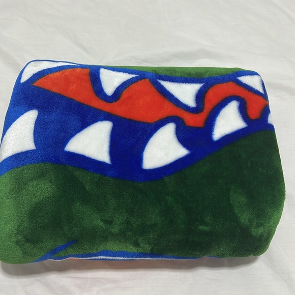 Northwest NCAA Florida Gators 50-Inch-by-60-Inch Micro Raschel Throw - Picture 4 of 8